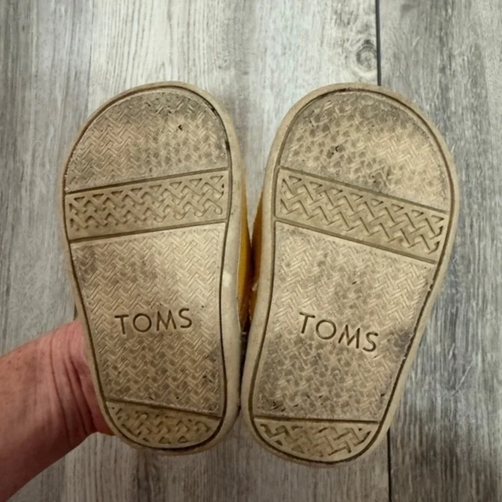 TOMS Kids Yellow and Green Sunflower Moccasins